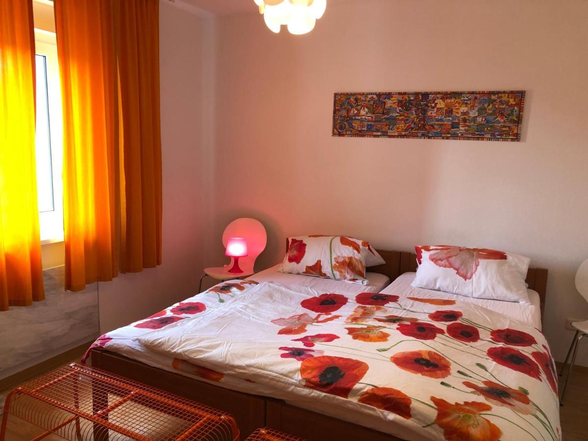 Altstadt Naehe 7 Min Fussweg Ueber Alte Maibruecke Zu Pension Mit Balkon & Garten, Ideal For Long Stay, Relocation Ochsenfurt Exteriér fotografie