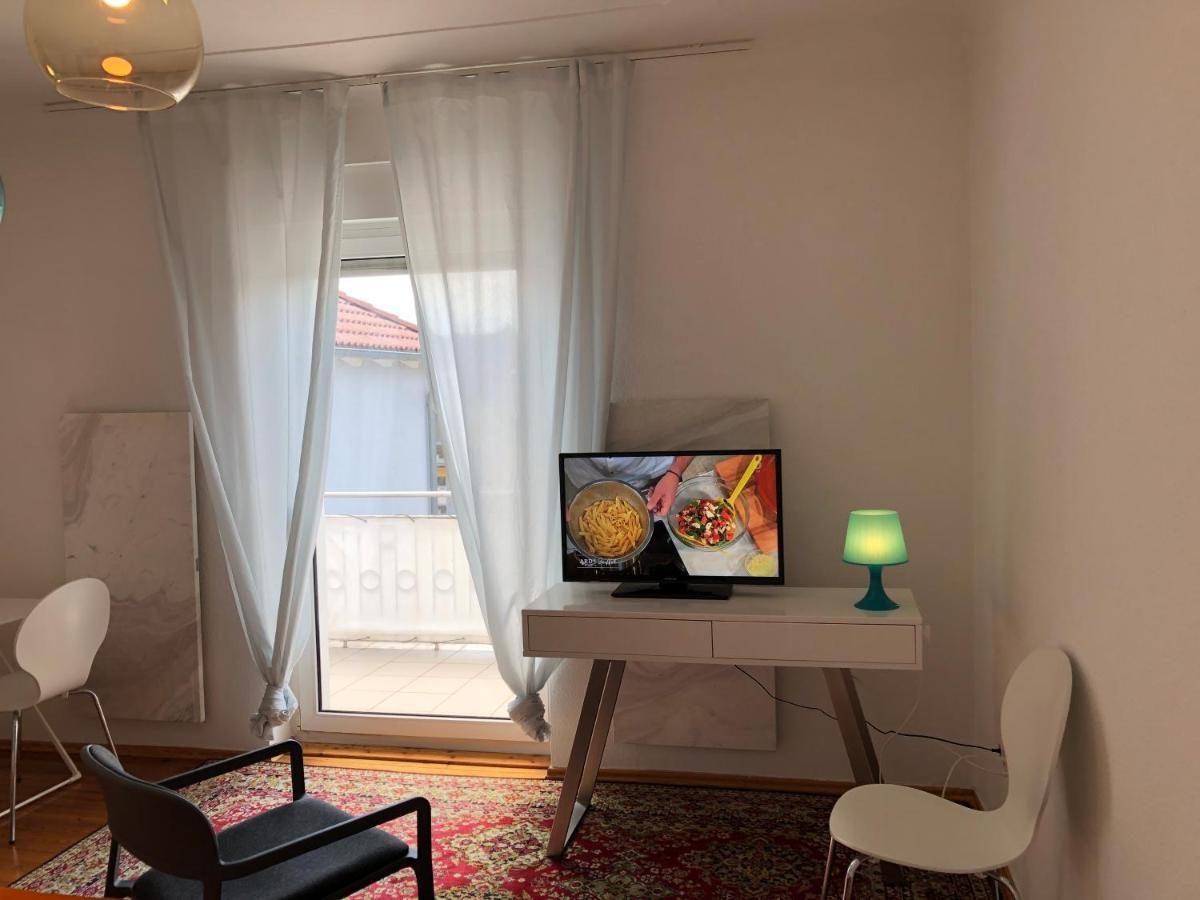 Altstadt Naehe 7 Min Fussweg Ueber Alte Maibruecke Zu Pension Mit Balkon & Garten, Ideal For Long Stay, Relocation Ochsenfurt Exteriér fotografie